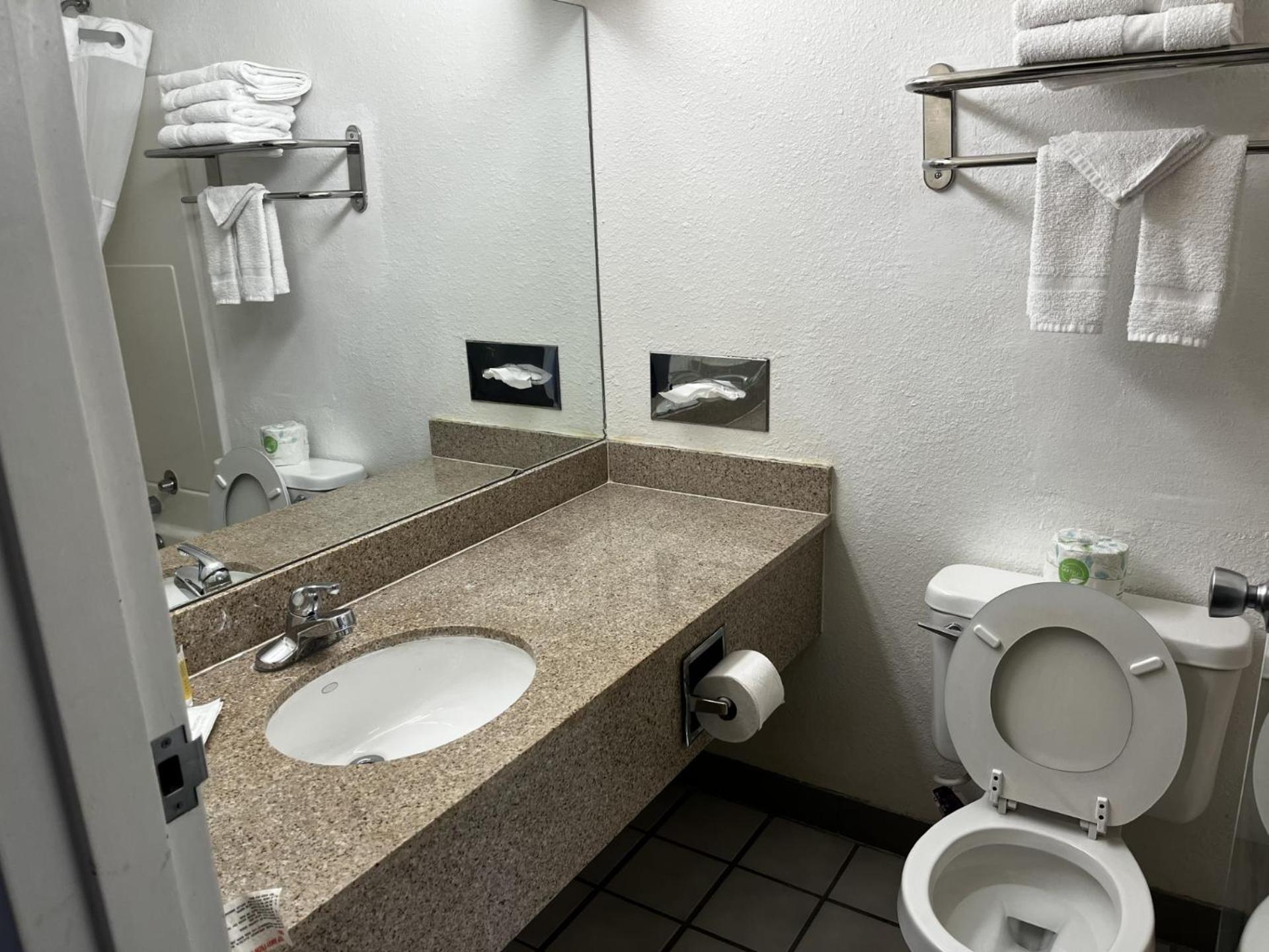 Queen Room with Two Queen Beds,1644515232:JPEG