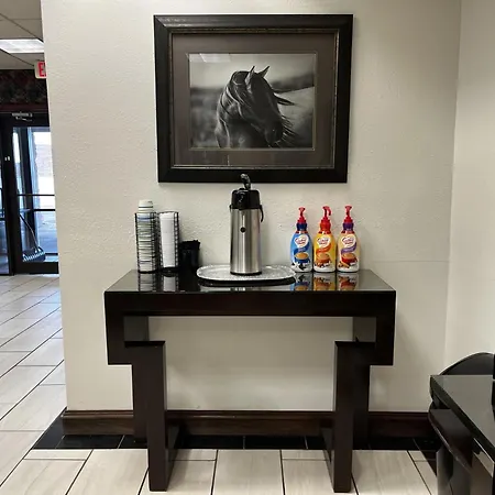 Budget Inn Laramie-3